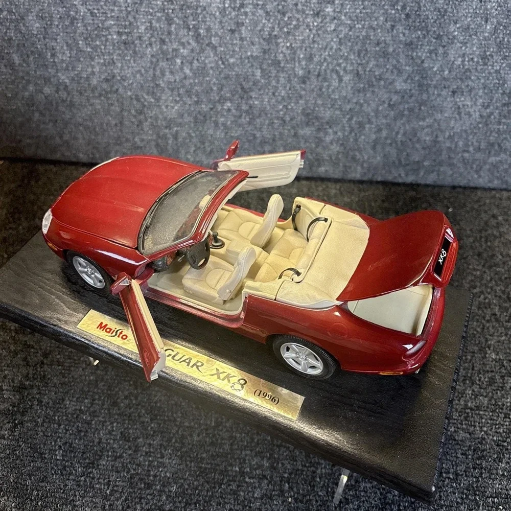 Maisto Jaguar XK8 Convertible (1996) 1:18 Scale Diecast Model - Burgundy/Red